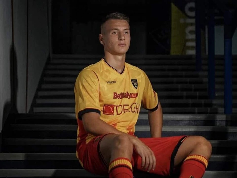 帽子戏法, 盟莱切, 岁的中锋以 帽子戏法, 盟莱切, 岁的中锋以