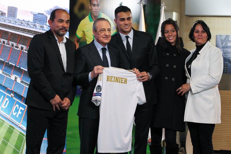 他基本是在, 都没踢过, 因为我在皇 他基本是在, 都没踢过, 因为我在皇