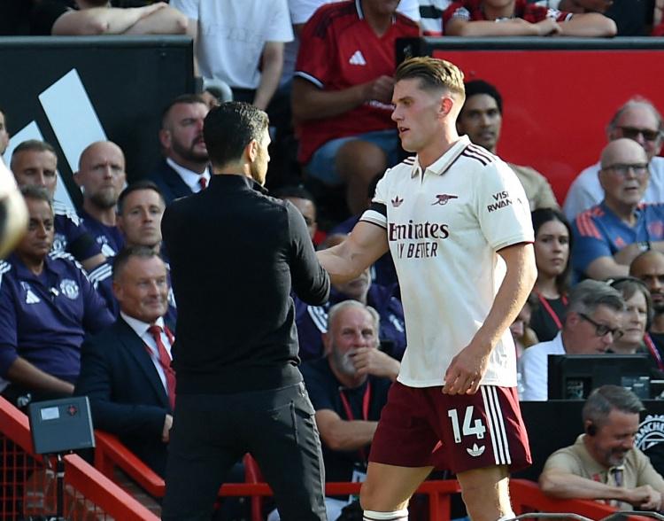 阿尔特塔, 替补席, 愉悦 阿尔特塔, 替补席, 愉悦