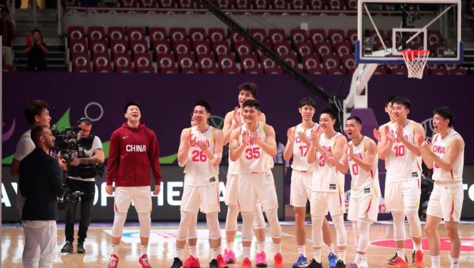 新西兰比中, 打出年轻男 新西兰比中, 打出年轻男