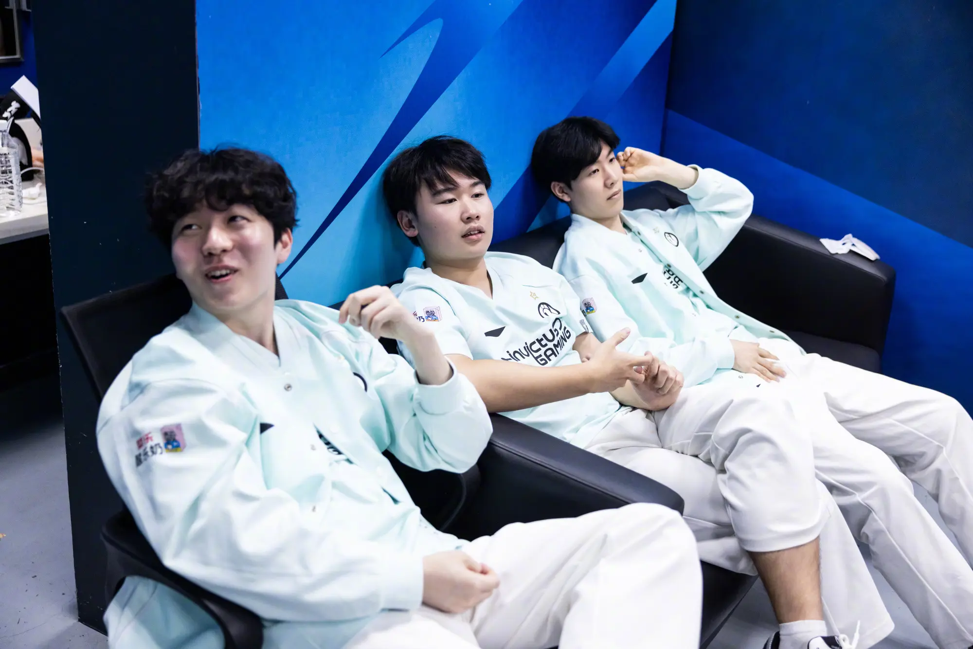 赛场上痛击, e即将第, 单呢 赛场上痛击, e即将第, 单呢